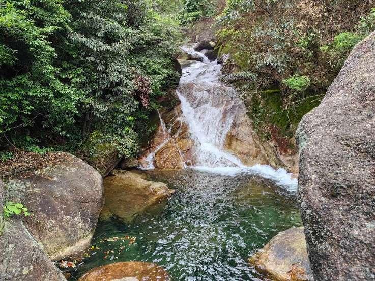 男生说下雨了就算打伞也会湿的吗什么意思如果一个男生对你说下雨了就算打伞也会湿的嘛是什么意思？